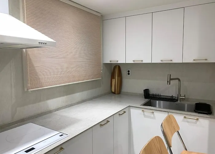 Hongs House 2 5br 4ba Near Station Myeongdong Itaewon