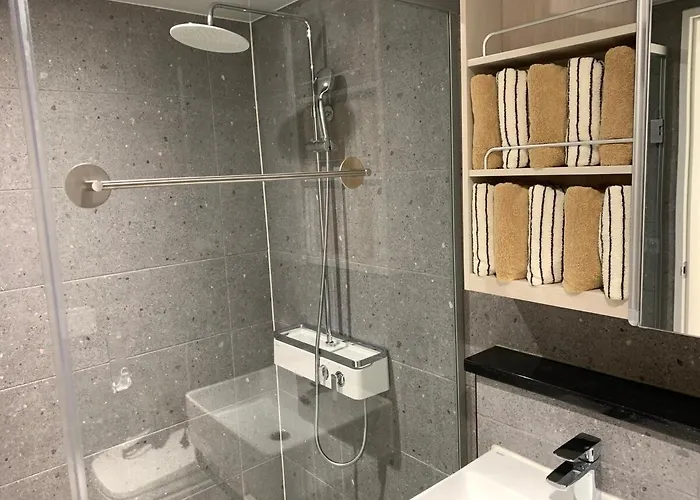 Hongs House 2 5br 4ba Near Station Myeongdong Itaewon *
