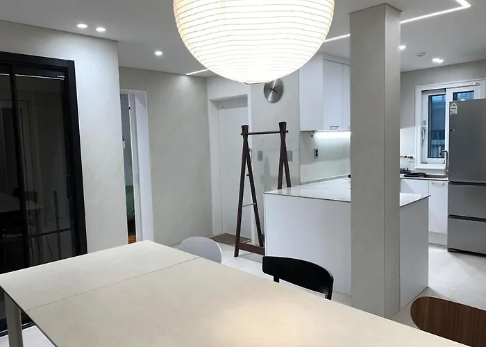 別墅 Hongs House 2 5br 4ba Near Station Myeongdong Itaewon