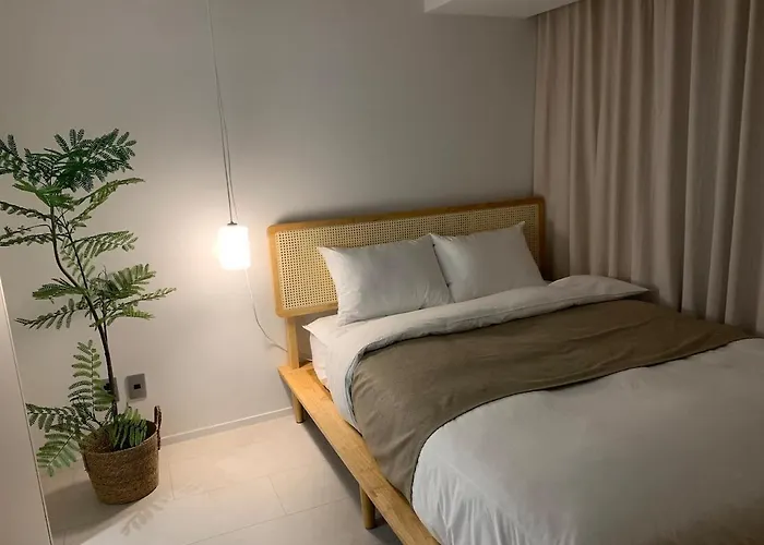 Hongs House 2 5br 4ba Near Station Myeongdong Itaewon