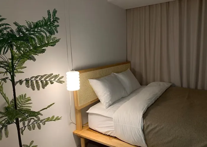 Hongs House 2 5br 4ba Near Station Myeongdong Itaewon