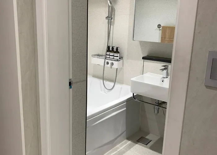 Hongs House 2 5br 4ba Near Station Myeongdong Itaewon