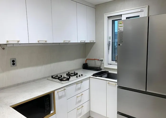 Hongs House 2 5br 4ba Near Station Myeongdong Itaewon *