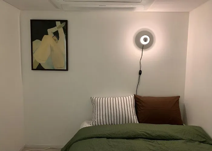 Hongs House 2 5br 4ba Near Station Myeongdong Itaewon